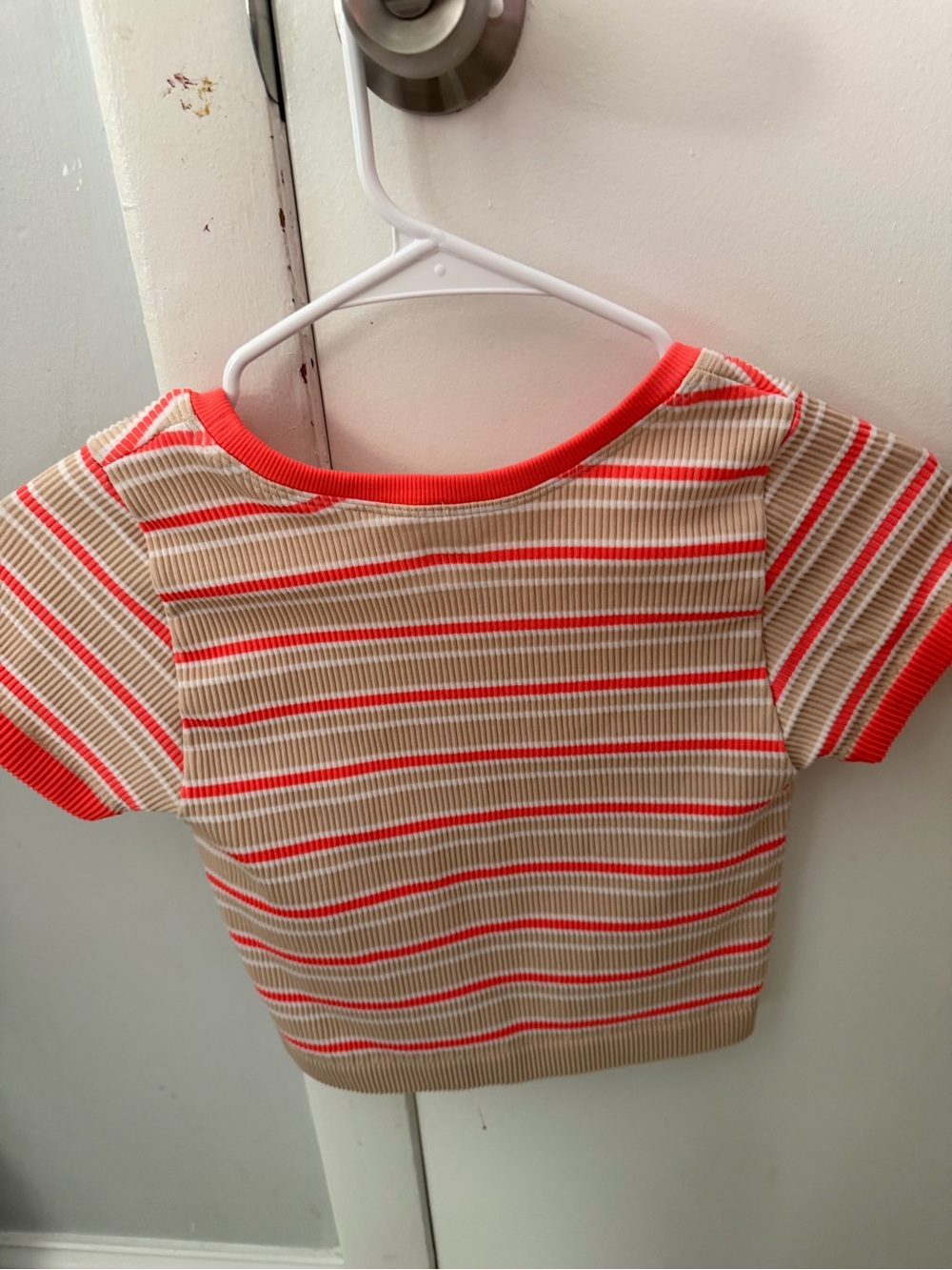 Girls' Cropped Ribbed Tee in Tan & Coral
